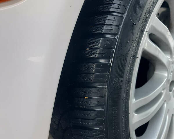 Белый Мерседес Е-Класс, объемом двигателя 3.5 л и пробегом 223 тыс. км за 10500 $, фото 19 на Automoto.ua