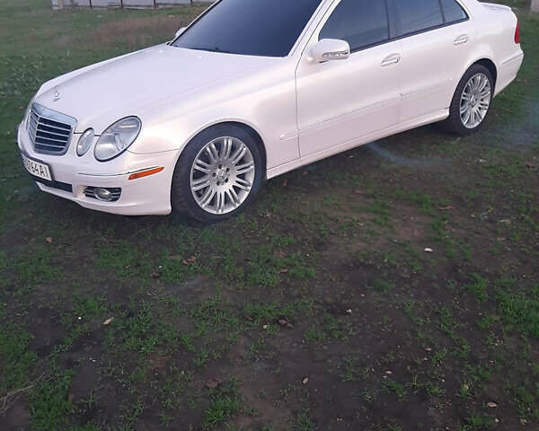 Белый Мерседес Е-Класс, объемом двигателя 3.5 л и пробегом 223 тыс. км за 10500 $, фото 8 на Automoto.ua