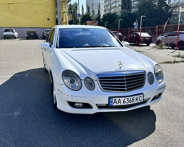 Белый Мерседес Е-Класс, объемом двигателя 3 л и пробегом 350 тыс. км за 7900 $, фото 1 на Automoto.ua