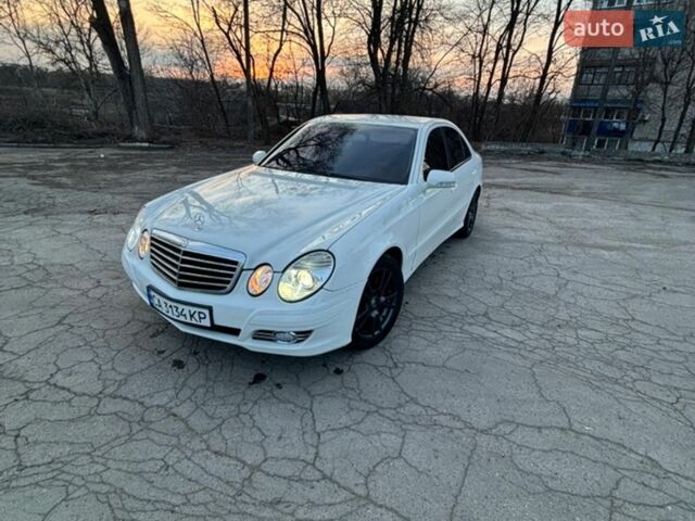 Білий Мерседес Е-Клас, об'ємом двигуна 2.15 л та пробігом 400 тис. км за 8700 $, фото 1 на Automoto.ua