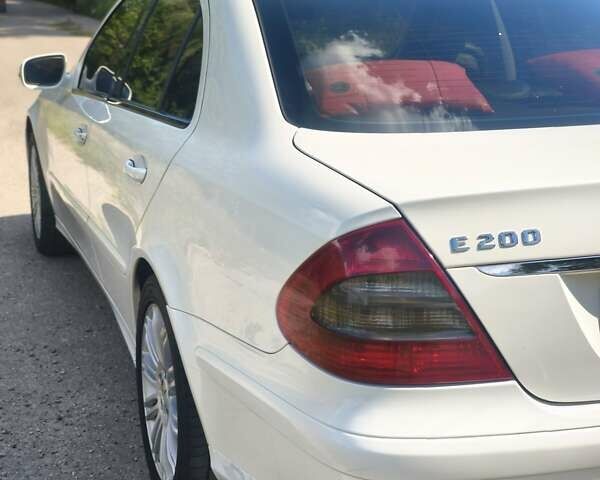 Білий Мерседес Е-Клас, об'ємом двигуна 2.1 л та пробігом 388 тис. км за 7500 $, фото 21 на Automoto.ua