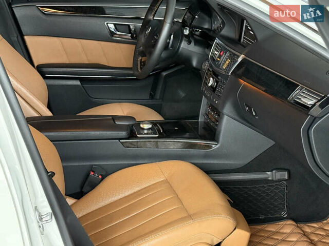 Белый Мерседес Е-Класс, объемом двигателя 5.5 л и пробегом 184 тыс. км за 13900 $, фото 27 на Automoto.ua