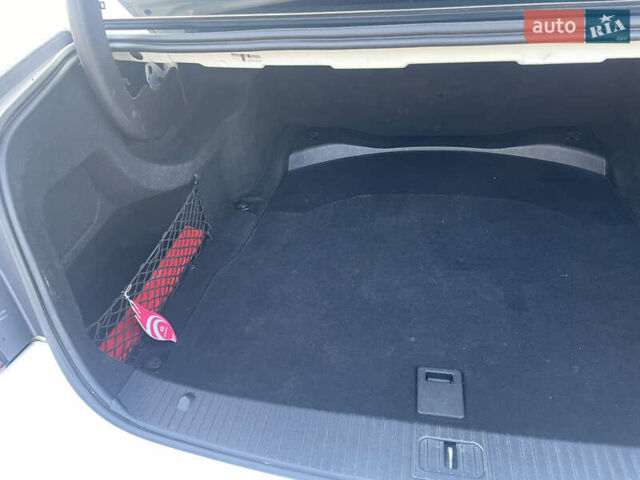 Белый Мерседес Е-Класс, объемом двигателя 2.14 л и пробегом 321 тыс. км за 11300 $, фото 82 на Automoto.ua