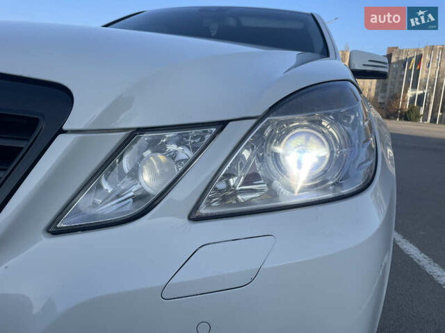 Белый Мерседес Е-Класс, объемом двигателя 2.14 л и пробегом 321 тыс. км за 11300 $, фото 95 на Automoto.ua