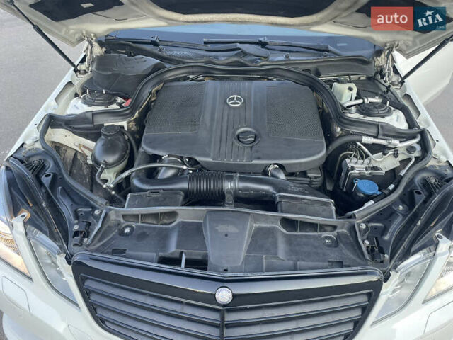Белый Мерседес Е-Класс, объемом двигателя 2.14 л и пробегом 321 тыс. км за 11300 $, фото 97 на Automoto.ua