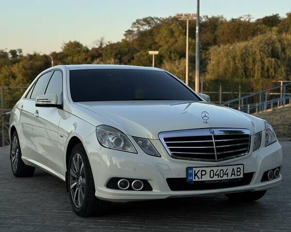Мерседес Е-Клас 2010 у Запоріжжя на Automoto.ua Білий Мерседес Е-Клас, об'ємом двигуна 2.2 л та пробігом 254 тис. км за 13200 $, фото 1 на Automoto.ua