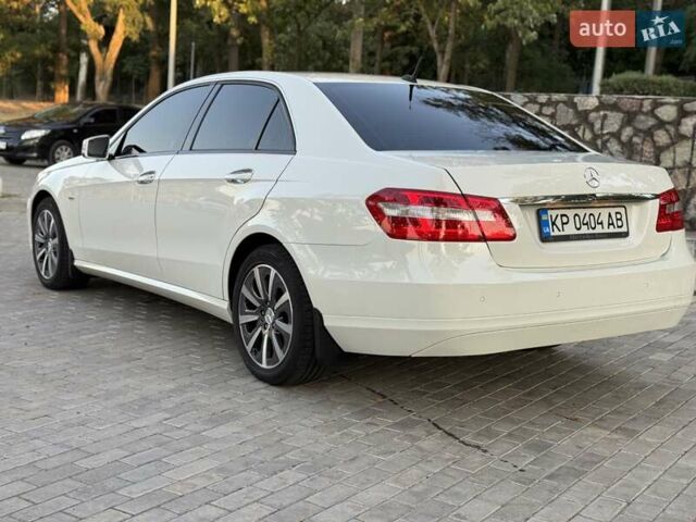 Мерседес Е-Клас 2010 у Запоріжжя на Automoto.ua Білий Мерседес Е-Клас, об'ємом двигуна 2.2 л та пробігом 254 тис. км за 13200 $, фото 4 на Automoto.ua
