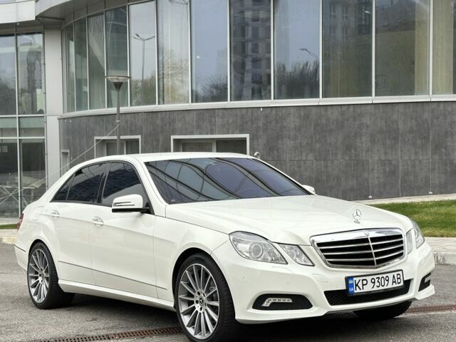 Белый Мерседес Е-Класс, объемом двигателя 3.5 л и пробегом 255 тыс. км за 13000 $, фото 6 на Automoto.ua