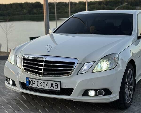 Мерседес Е-Клас 2010 у Запоріжжя на Automoto.ua Білий Мерседес Е-Клас, об'ємом двигуна 2.2 л та пробігом 254 тис. км за 13200 $, фото 6 на Automoto.ua