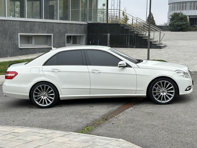 Белый Мерседес Е-Класс, объемом двигателя 3.5 л и пробегом 255 тыс. км за 13000 $, фото 5 на Automoto.ua