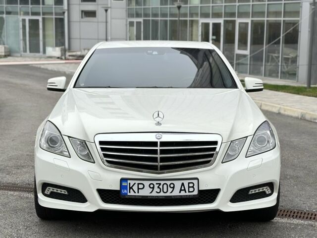 Белый Мерседес Е-Класс, объемом двигателя 3.5 л и пробегом 255 тыс. км за 13000 $, фото 7 на Automoto.ua