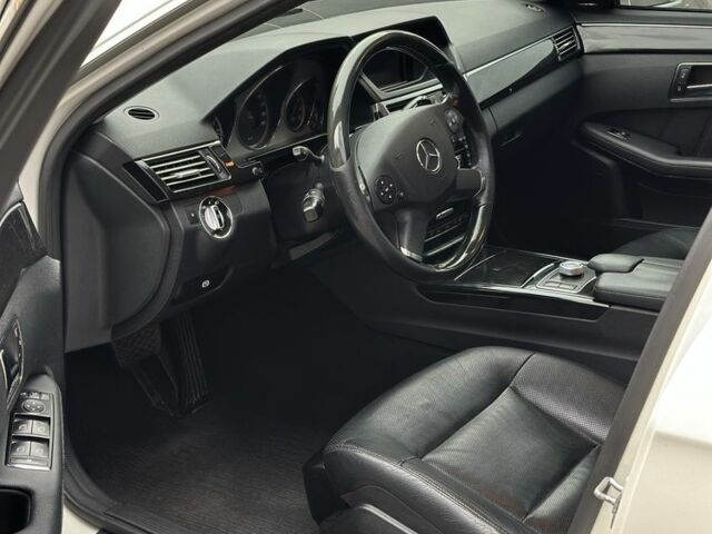 Белый Мерседес Е-Класс, объемом двигателя 3.5 л и пробегом 255 тыс. км за 13000 $, фото 8 на Automoto.ua