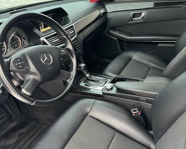 Білий Мерседес Е-Клас, об'ємом двигуна 2.1 л та пробігом 247 тис. км за 14000 $, фото 12 на Automoto.ua