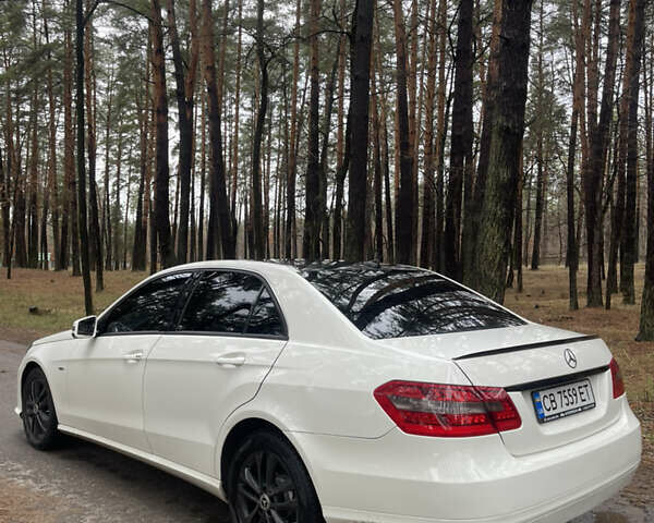 Белый Мерседес Е-Класс, объемом двигателя 2.2 л и пробегом 388 тыс. км за 10500 $, фото 1 на Automoto.ua