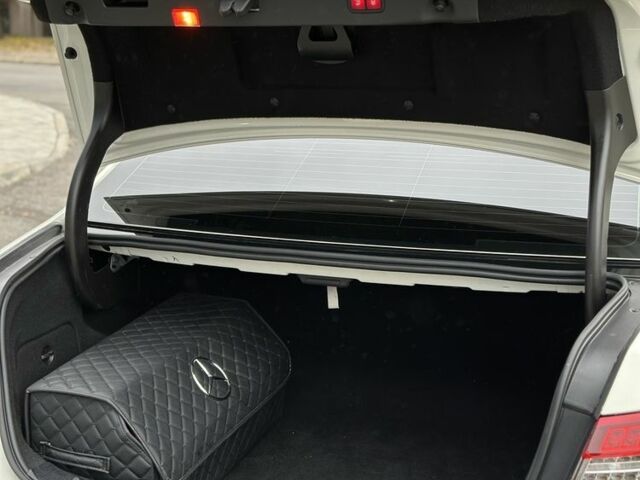 Белый Мерседес Е-Класс, объемом двигателя 3.5 л и пробегом 255 тыс. км за 13000 $, фото 10 на Automoto.ua