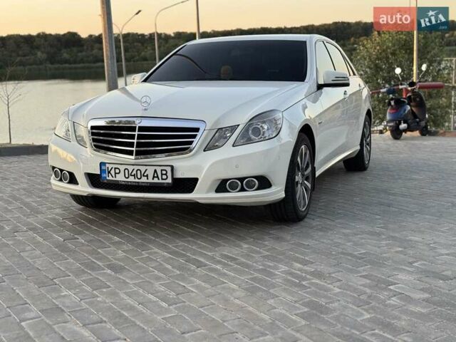 Мерседес Е-Клас 2010 у Запоріжжя на Automoto.ua Білий Мерседес Е-Клас, об'ємом двигуна 2.2 л та пробігом 254 тис. км за 13200 $, фото 12 на Automoto.ua
