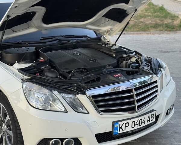 Мерседес Е-Клас 2010 у Запоріжжя на Automoto.ua Білий Мерседес Е-Клас, об'ємом двигуна 2.2 л та пробігом 254 тис. км за 13200 $, фото 18 на Automoto.ua