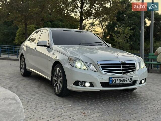 Мерседес Е-Клас 2010 у Запоріжжя на Automoto.ua Білий Мерседес Е-Клас, об'ємом двигуна 2.2 л та пробігом 254 тис. км за 13200 $, фото 9 на Automoto.ua