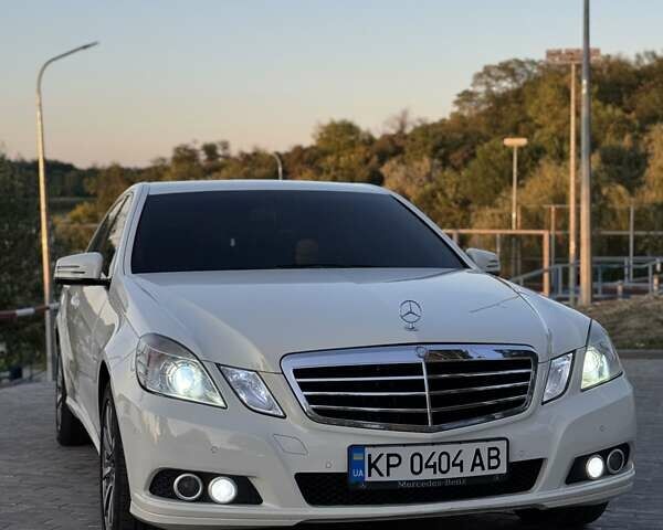 Мерседес Е-Клас 2010 у Запоріжжя на Automoto.ua Білий Мерседес Е-Клас, об'ємом двигуна 2.2 л та пробігом 254 тис. км за 13200 $, фото 2 на Automoto.ua
