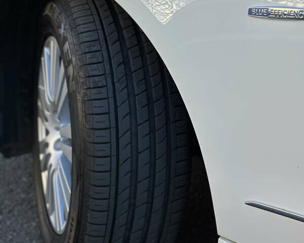 Белый Мерседес Е-Класс, объемом двигателя 1.8 л и пробегом 216 тыс. км за 14700 $, фото 19 на Automoto.ua