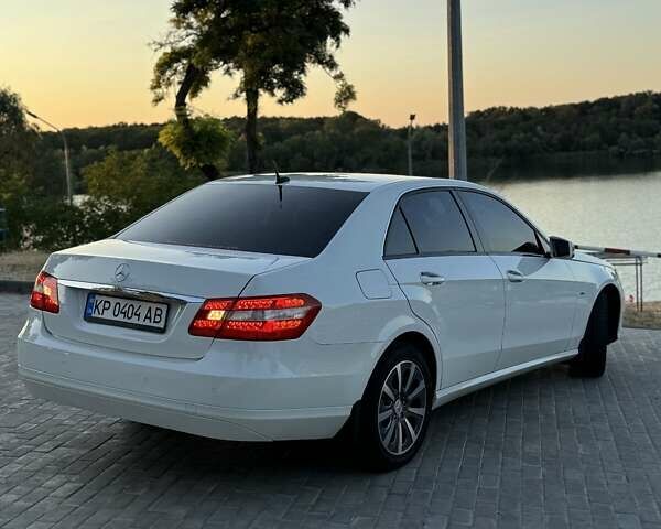Мерседес Е-Клас 2010 у Запоріжжя на Automoto.ua Білий Мерседес Е-Клас, об'ємом двигуна 2.2 л та пробігом 254 тис. км за 13200 $, фото 5 на Automoto.ua