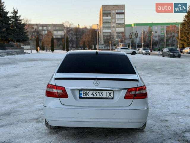 Белый Мерседес Е-Класс, объемом двигателя 2.14 л и пробегом 250 тыс. км за 11350 $, фото 8 на Automoto.ua