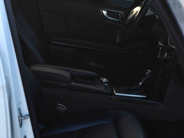 Белый Мерседес Е-Класс, объемом двигателя 2.2 л и пробегом 276 тыс. км за 12200 $, фото 13 на Automoto.ua