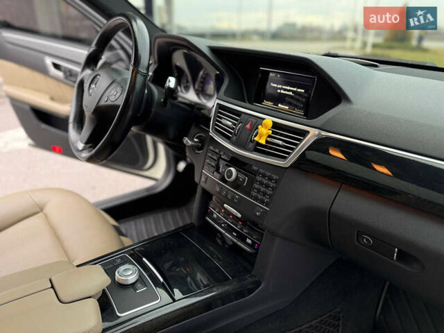 Белый Мерседес Е-Класс, объемом двигателя 1.8 л и пробегом 130 тыс. км за 12999 $, фото 17 на Automoto.ua