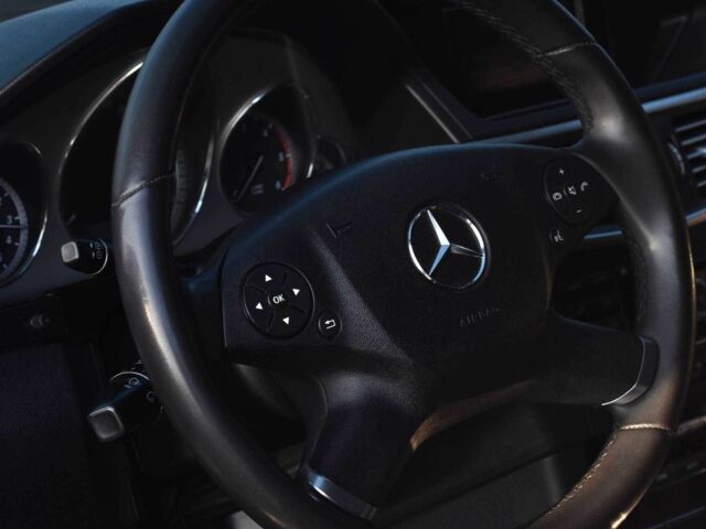 Белый Мерседес Е-Класс, объемом двигателя 2.2 л и пробегом 276 тыс. км за 12200 $, фото 7 на Automoto.ua