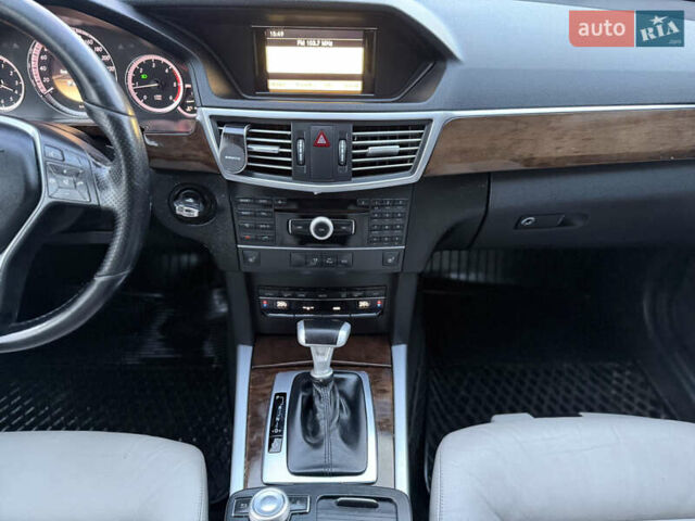 Белый Мерседес Е-Класс, объемом двигателя 2.14 л и пробегом 250 тыс. км за 11350 $, фото 21 на Automoto.ua