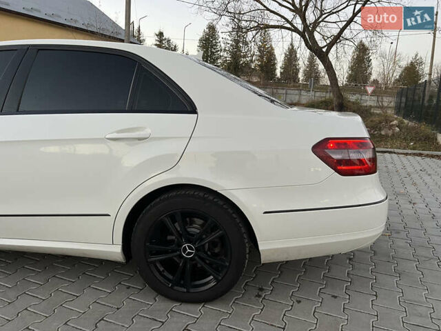 Белый Мерседес Е-Класс, объемом двигателя 2.14 л и пробегом 283 тыс. км за 13900 $, фото 12 на Automoto.ua