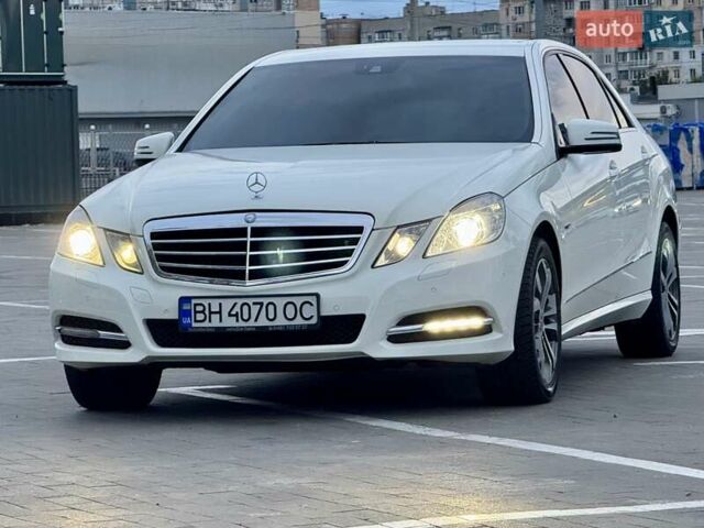 Белый Мерседес Е-Класс, объемом двигателя 2.1 л и пробегом 225 тыс. км за 13700 $, фото 20 на Automoto.ua