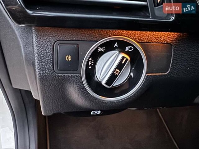 Белый Мерседес Е-Класс, объемом двигателя 2.1 л и пробегом 225 тыс. км за 13700 $, фото 50 на Automoto.ua