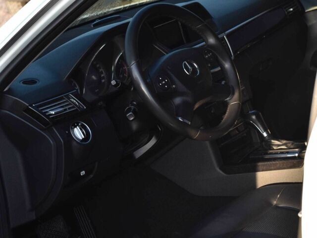 Белый Мерседес Е-Класс, объемом двигателя 2.2 л и пробегом 276 тыс. км за 12200 $, фото 6 на Automoto.ua