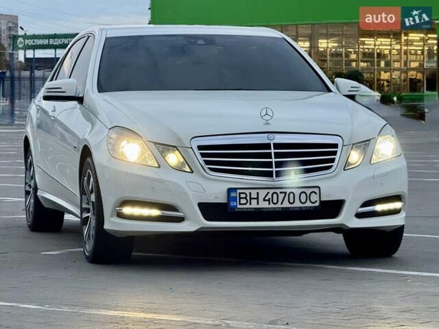Белый Мерседес Е-Класс, объемом двигателя 2.1 л и пробегом 225 тыс. км за 13700 $, фото 22 на Automoto.ua