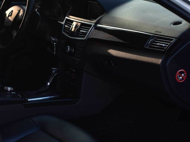 Белый Мерседес Е-Класс, объемом двигателя 2.2 л и пробегом 276 тыс. км за 12200 $, фото 10 на Automoto.ua