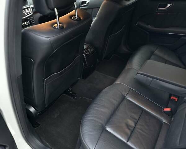 Білий Мерседес Е-Клас, об'ємом двигуна 2.14 л та пробігом 288 тис. км за 10800 $, фото 17 на Automoto.ua