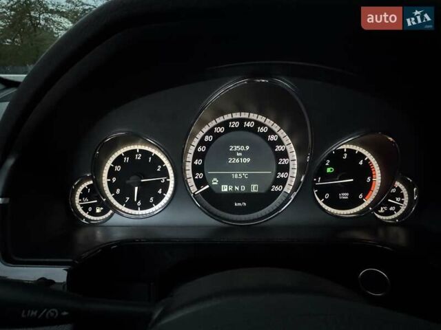 Белый Мерседес Е-Класс, объемом двигателя 2.1 л и пробегом 225 тыс. км за 13700 $, фото 54 на Automoto.ua