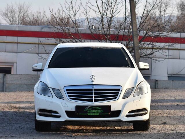 Белый Мерседес Е-Класс, объемом двигателя 2.2 л и пробегом 276 тыс. км за 12200 $, фото 5 на Automoto.ua