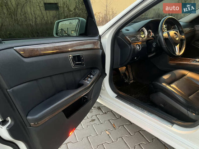 Белый Мерседес Е-Класс, объемом двигателя 2.14 л и пробегом 283 тыс. км за 13900 $, фото 40 на Automoto.ua