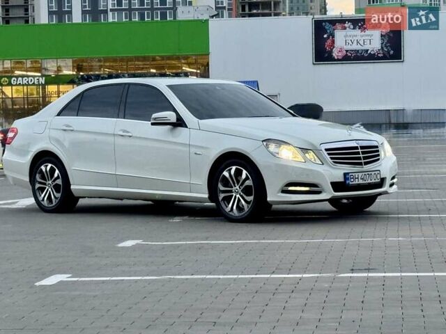 Белый Мерседес Е-Класс, объемом двигателя 2.1 л и пробегом 225 тыс. км за 13700 $, фото 24 на Automoto.ua