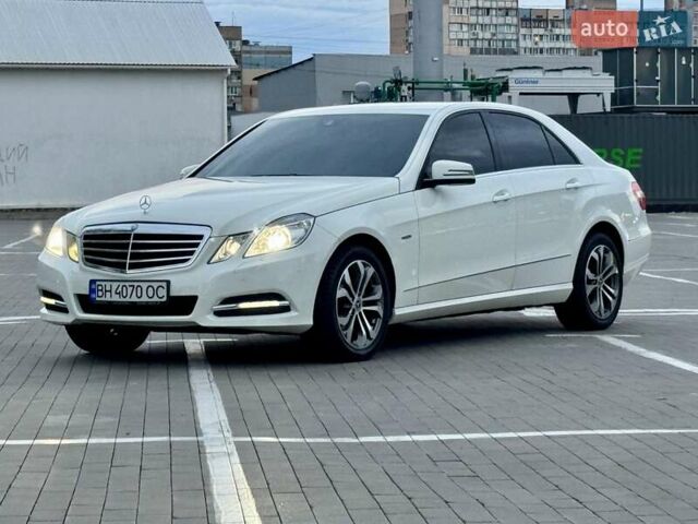 Белый Мерседес Е-Класс, объемом двигателя 2.1 л и пробегом 225 тыс. км за 13700 $, фото 18 на Automoto.ua