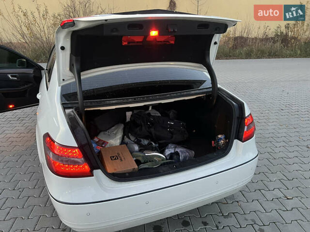 Белый Мерседес Е-Класс, объемом двигателя 2.14 л и пробегом 283 тыс. км за 13900 $, фото 56 на Automoto.ua