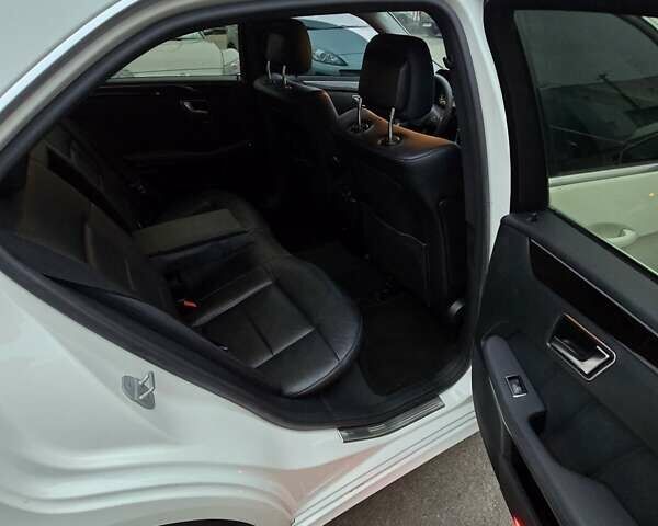 Білий Мерседес Е-Клас, об'ємом двигуна 2.14 л та пробігом 288 тис. км за 10800 $, фото 23 на Automoto.ua