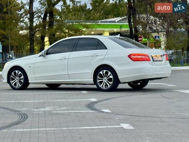 Белый Мерседес Е-Класс, объемом двигателя 2.1 л и пробегом 225 тыс. км за 13700 $, фото 32 на Automoto.ua
