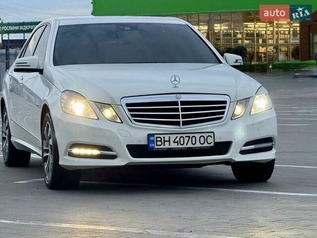 Белый Мерседес Е-Класс, объемом двигателя 2.1 л и пробегом 225 тыс. км за 13700 $, фото 21 на Automoto.ua