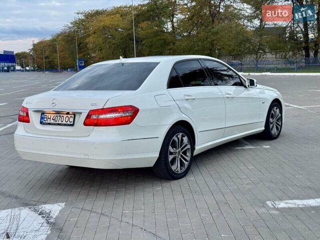 Белый Мерседес Е-Класс, объемом двигателя 2.1 л и пробегом 225 тыс. км за 13700 $, фото 3 на Automoto.ua