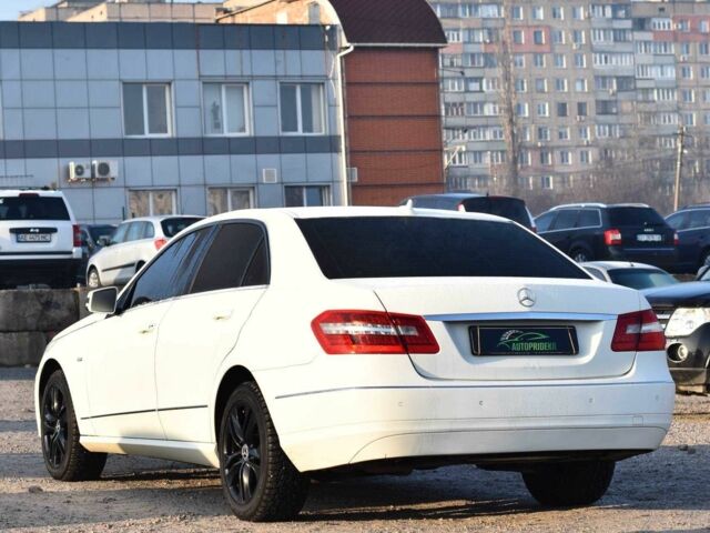 Белый Мерседес Е-Класс, объемом двигателя 2.2 л и пробегом 276 тыс. км за 12200 $, фото 3 на Automoto.ua