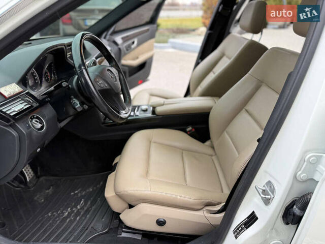 Белый Мерседес Е-Класс, объемом двигателя 1.8 л и пробегом 130 тыс. км за 12999 $, фото 15 на Automoto.ua