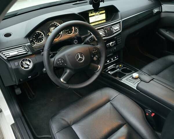 Білий Мерседес Е-Клас, об'ємом двигуна 2.14 л та пробігом 288 тис. км за 10800 $, фото 18 на Automoto.ua